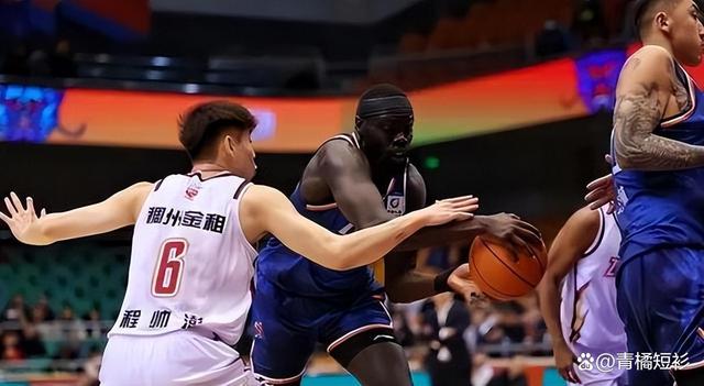 j9-关键时刻突围战来临，山东男篮围绕NBA季后赛战术微调，更衣室稳定，数据趋势出现新变化的简单介绍