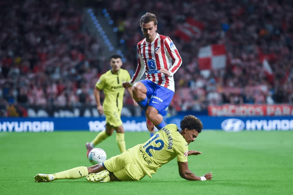 九游体育官网-西甲今晨走向成谜；马德里竞技更衣室发声；悬念犹存；轮换策略成焦点(西甲马德里竞技vs皇家马德里)