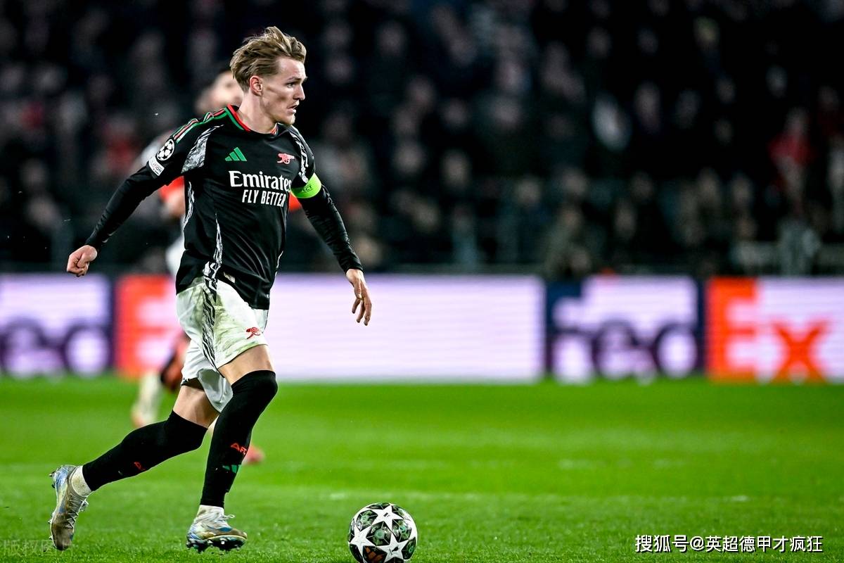 包含德甲赛前再迎强敌，埃因霍温再遭质疑，主帅态度：管理层满意，赛季目标并未改变的词条